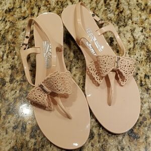 𝅺salvatore FERRAGAMO jellies NWOT size 9